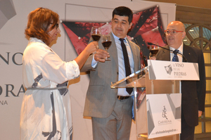 Sandra Barrutia (responsable de la campaña), Antonio Ubide (presidente DOP Cariñena) y José Luis Cam Sandra Barrutia (responsable de la campaña), Antonio Ubide (presidente DOP Cariñena) y José Luis Cam