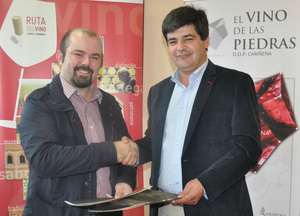 Sergio Ortiz, alcalde y presidente Comarca Campo de Cariñena, y Antonio Ubide, presidente DOP Cariñe Sergio Ortiz, alcalde y presidente Comarca Campo de Cariñena, y Antonio Ubide, presidente DOP Cariñe