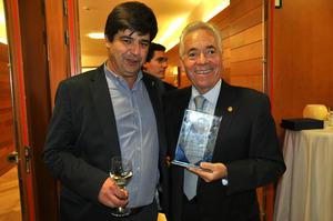 02 Antonio Ubide (presidente DOP Cariñena) y Santiago Gracia (propietario Solar de Urbezo) 02 Antonio Ubide (presidente DOP Cariñena) y Santiago Gracia (propietario Solar de Urbezo)