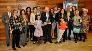 03 Santiago Gracia con su familia y trabajadores de Bodegas Solar de Urbezo 03 Santiago Gracia con su familia y trabajadores de Bodegas Solar de Urbezo