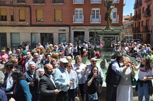 Brindis junto a la emblemática Fuente de la Mora de Cariñena Brindis junto a la emblemática Fuente de la Mora de Cariñena