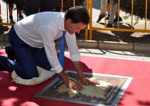 José Ramón de la Morena impone sus manos en el Paseo de las Estrellas de Cariñena José Ramón de la Morena impone sus manos en el Paseo de las Estrellas de Cariñena