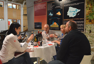 Cata en el Museo del Vino de la DOP Cariñena (1) Cata en el Museo del Vino de la DOP Cariñena (1)