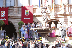 Momento del encendido de la Fuente de la Mora, en el acto de Exaltación del Vino de la DOP Cariñena Momento del encendido de la Fuente de la Mora, en el acto de Exaltación del Vino de la DOP Cariñena