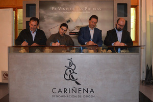 Jesús Javier Gimeno, Sara Morales, Ignacio Casamitjana y Sergio Ortiz firman los acuerdos de impulso Jesús Javier Gimeno, Sara Morales, Ignacio Casamitjana y Sergio Ortiz firman los acuerdos de impulso