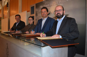Jesús Javier Gimeno, Sara Morales, Ignacio Casamitjana y Sergio Ortiz firman los acuerdos de impulso Jesús Javier Gimeno, Sara Morales, Ignacio Casamitjana y Sergio Ortiz firman los acuerdos de impulso