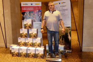 El ganador con las 17 cajas, 102 botellas de Vino de las Piedras El ganador con las 17 cajas, 102 botellas de Vino de las Piedras