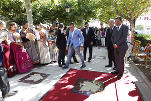 Acto de imposición de manos del escritor Manuel Vilas en el Paseo de las Estrellas de Cariñena Acto de imposición de manos del escritor Manuel Vilas en el Paseo de las Estrellas de Cariñena