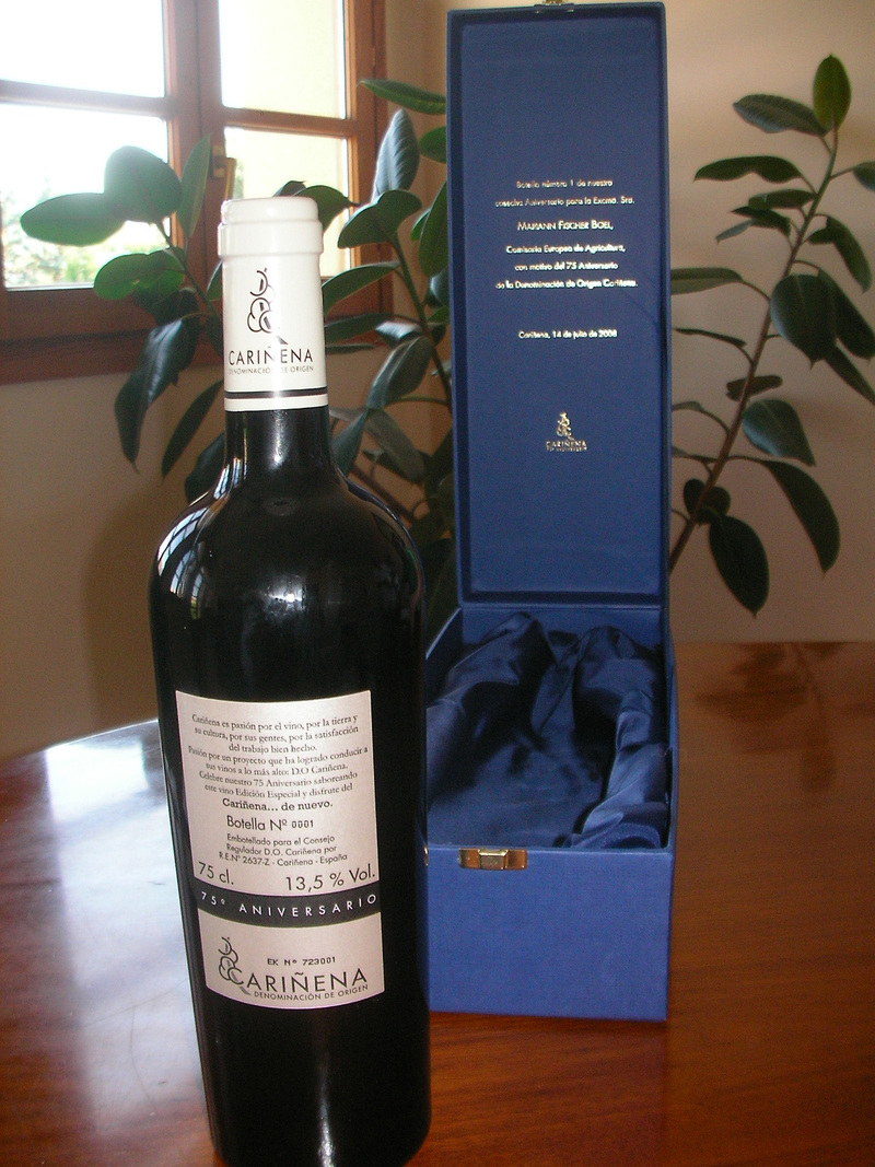La D.O. Cariñena entregará este lunes la botella número 1 del vino genérico del 75 aniversario a la comisaria de agricultura de la unión europea