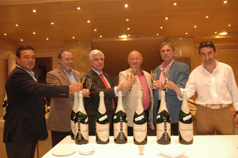 La vuelta ciclista a españa brindará con cava aragonés