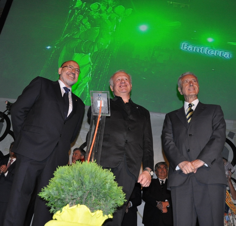 La fundación down Zaragoza y grandes vinos y viñedos y lanzan la iv campaña del vino solidario corona de aragón