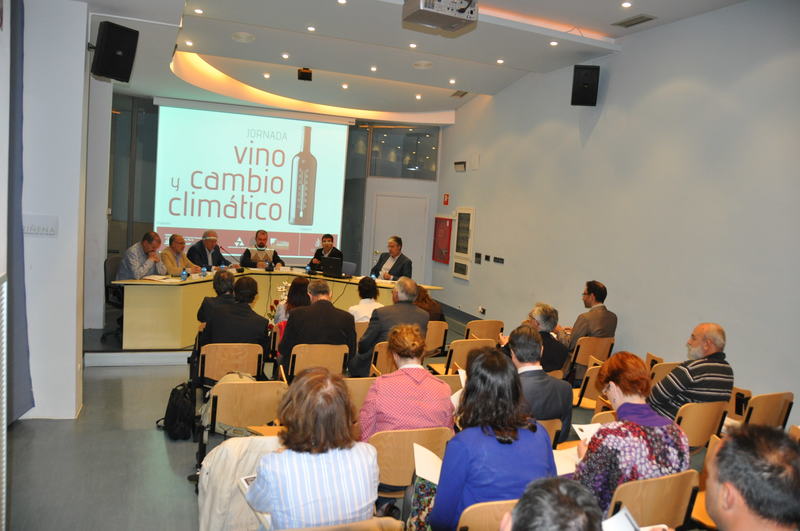 Expertos en medioambiente y en el sector vinícola analizan en Cariñena los efectos del cambio climático en la calidad de los vinos