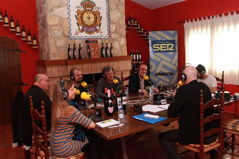 Bodegas san valero recibe la visita del programa ”a vivir aragón” de la cadena ser