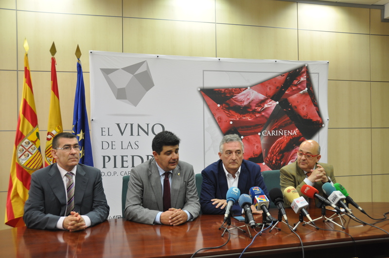 Actuaciones musicales, visitas a bodegas y viñedos, gastronomía y el paseo del vino centran la iii ruta de verano del vino de las piedras