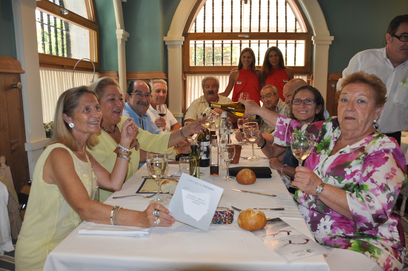 Una familia andaluza se lleva el premio del crucero de la campaña ”descubre las sorpresas del vino de las piedras”