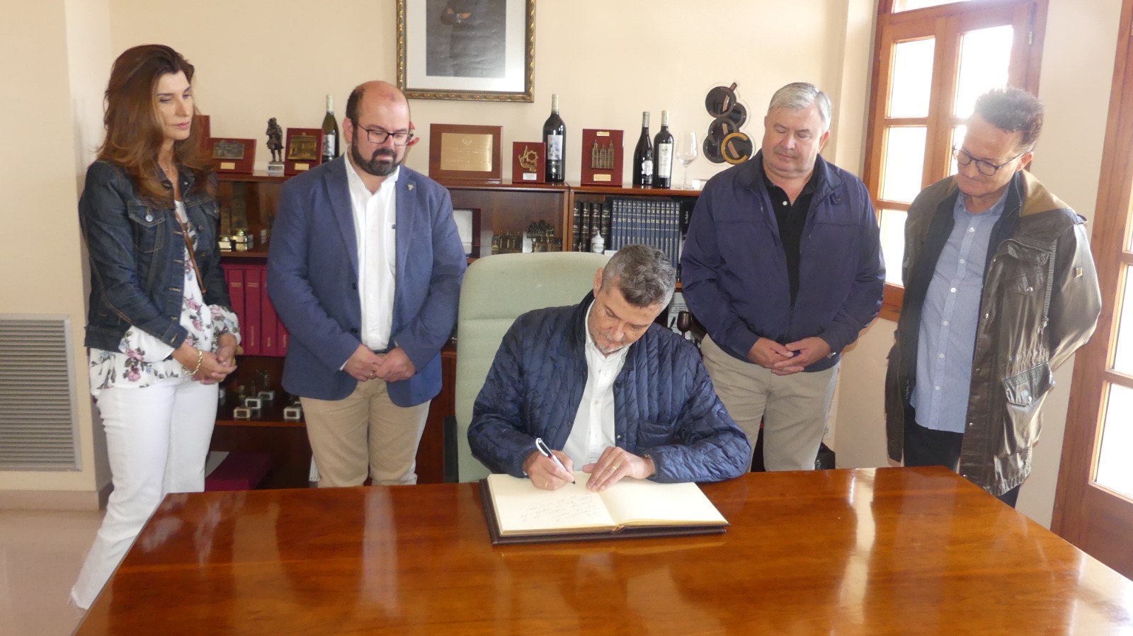 Firma en el Libro de Oro de la Denominacion Carinena