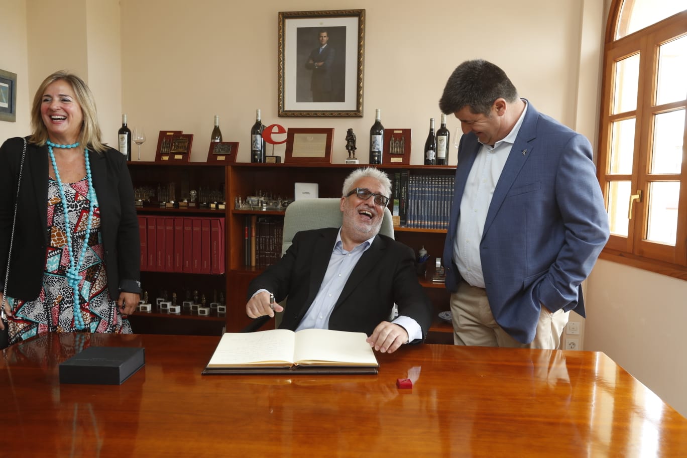 Leo Harlem ha firmado en el Libro de Oro de la DOP
