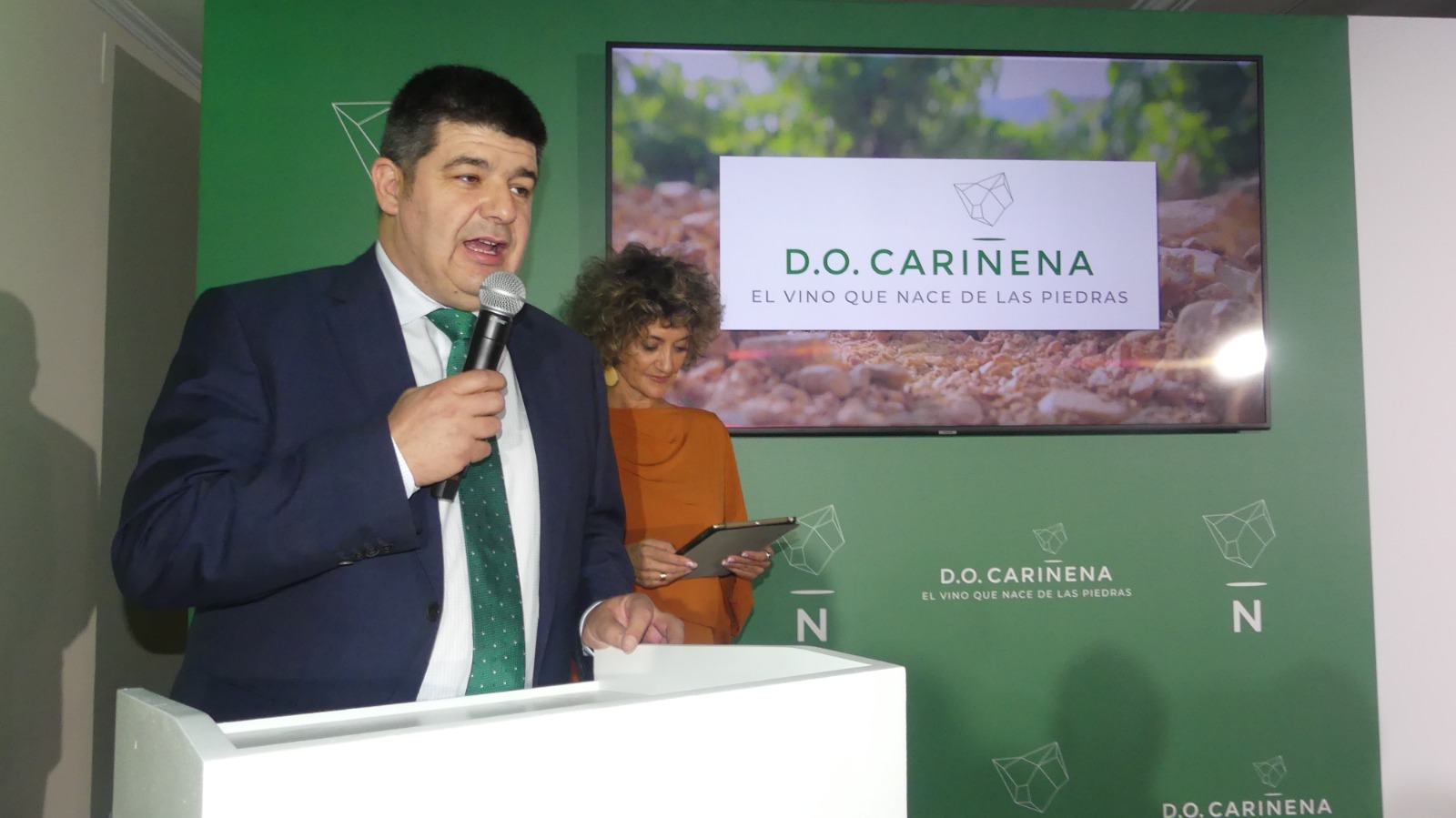 Celebracion del 90o aniversario de la DO Carinena en Madrid. Antonio Ubide presidente de la DO