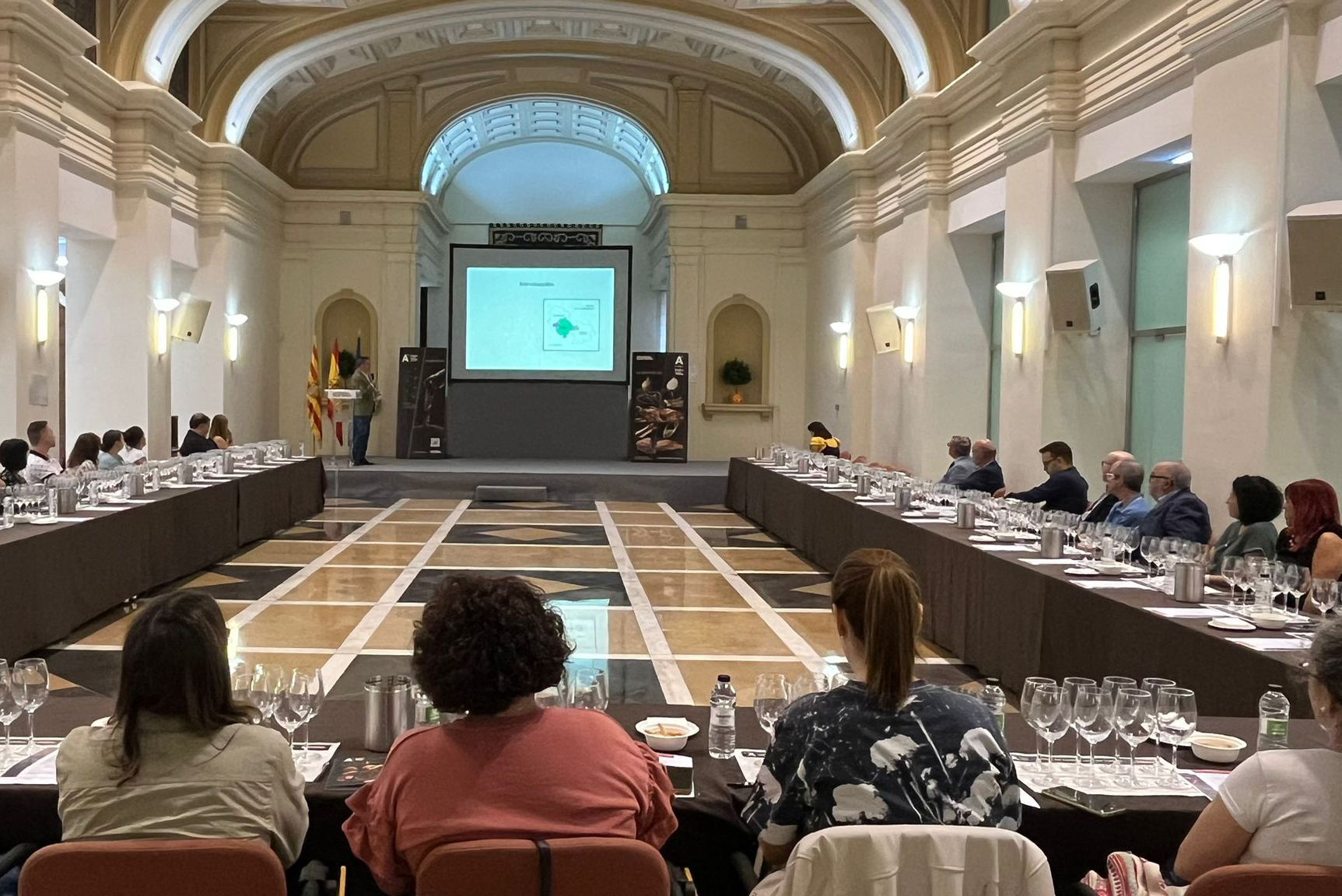 La D.O. Cariñena forma sobre sus vinos a los responsables de los supermercados Eroski Aragón