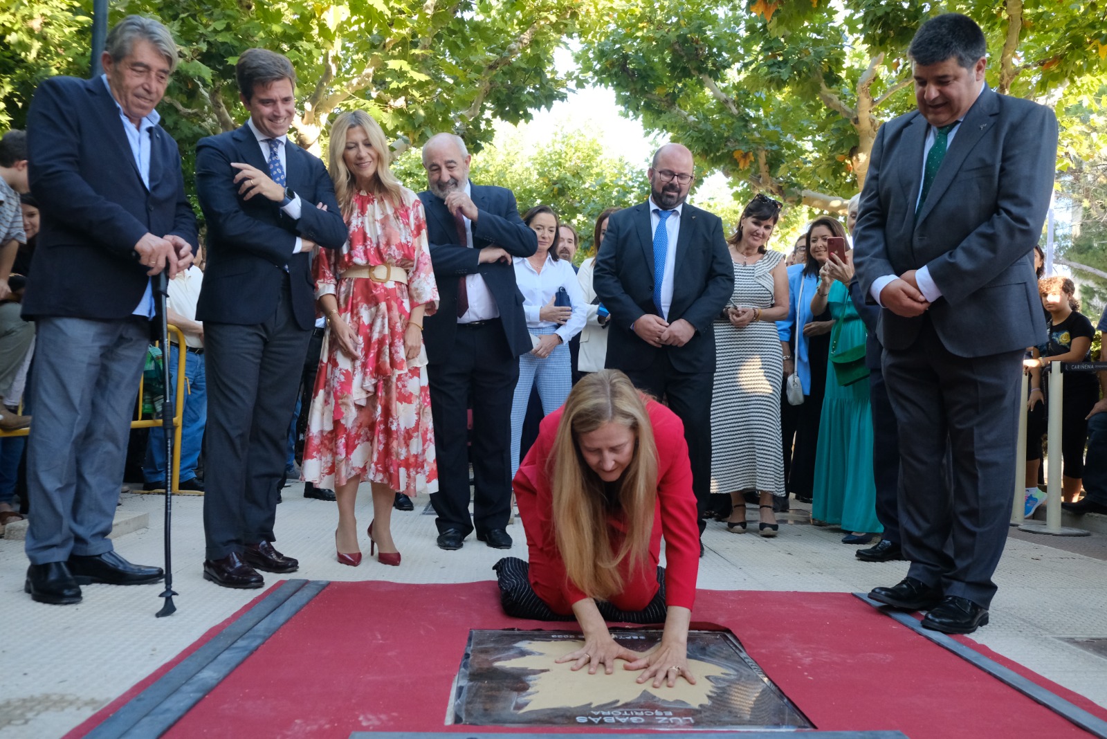 Lus Gabas impone sus manos en el Paseo de las Estrellas 2