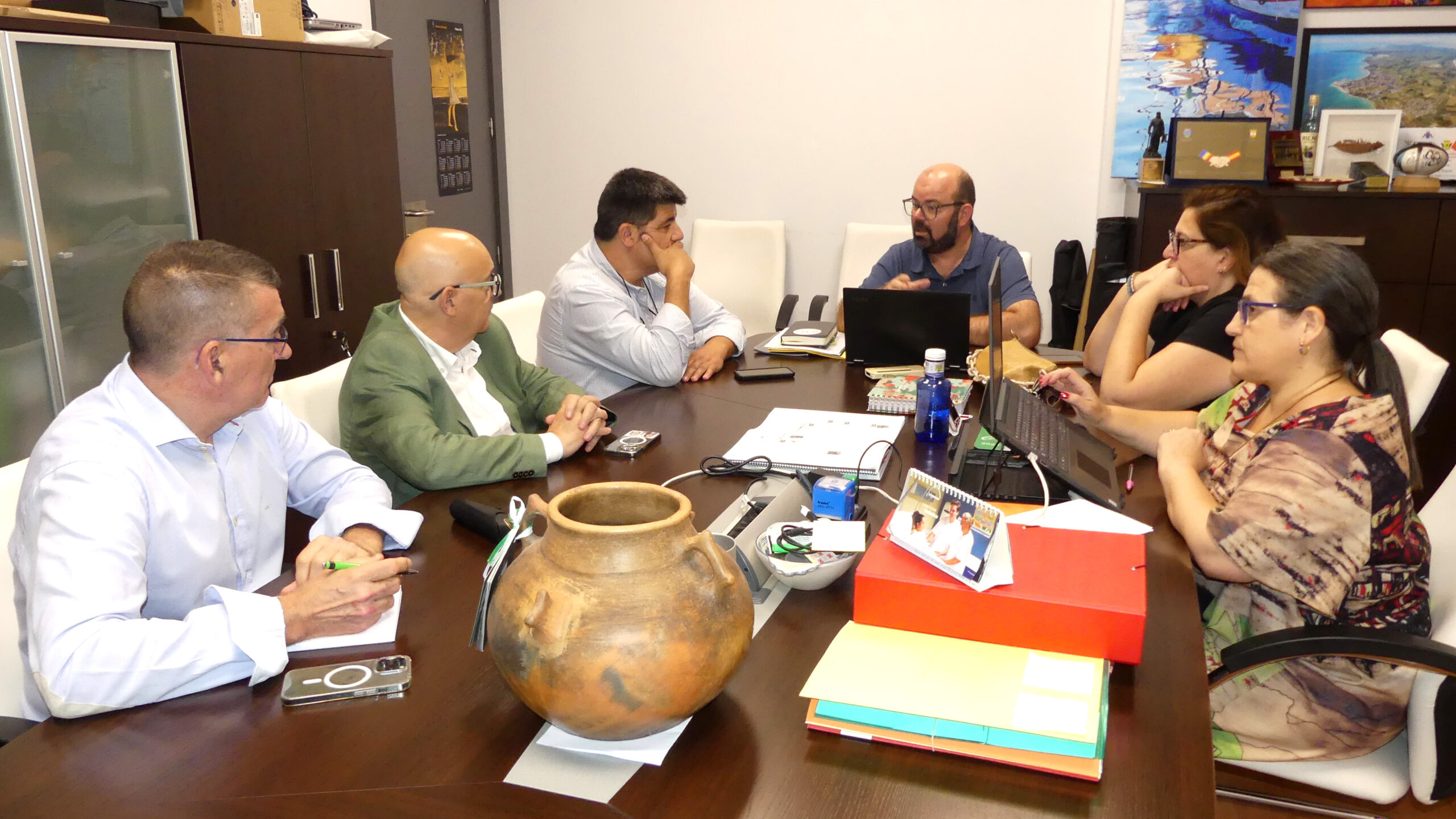 06 Reunion de trabajo del alcalde de Carinena con los responsables de la DO Carinena y la Ruta enoturistica scaled
