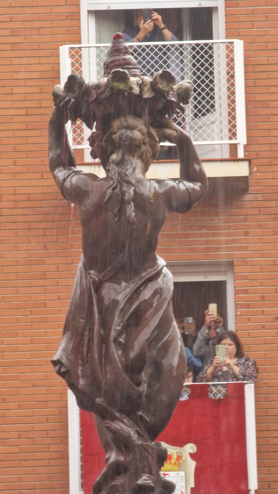 Fuente manando vino