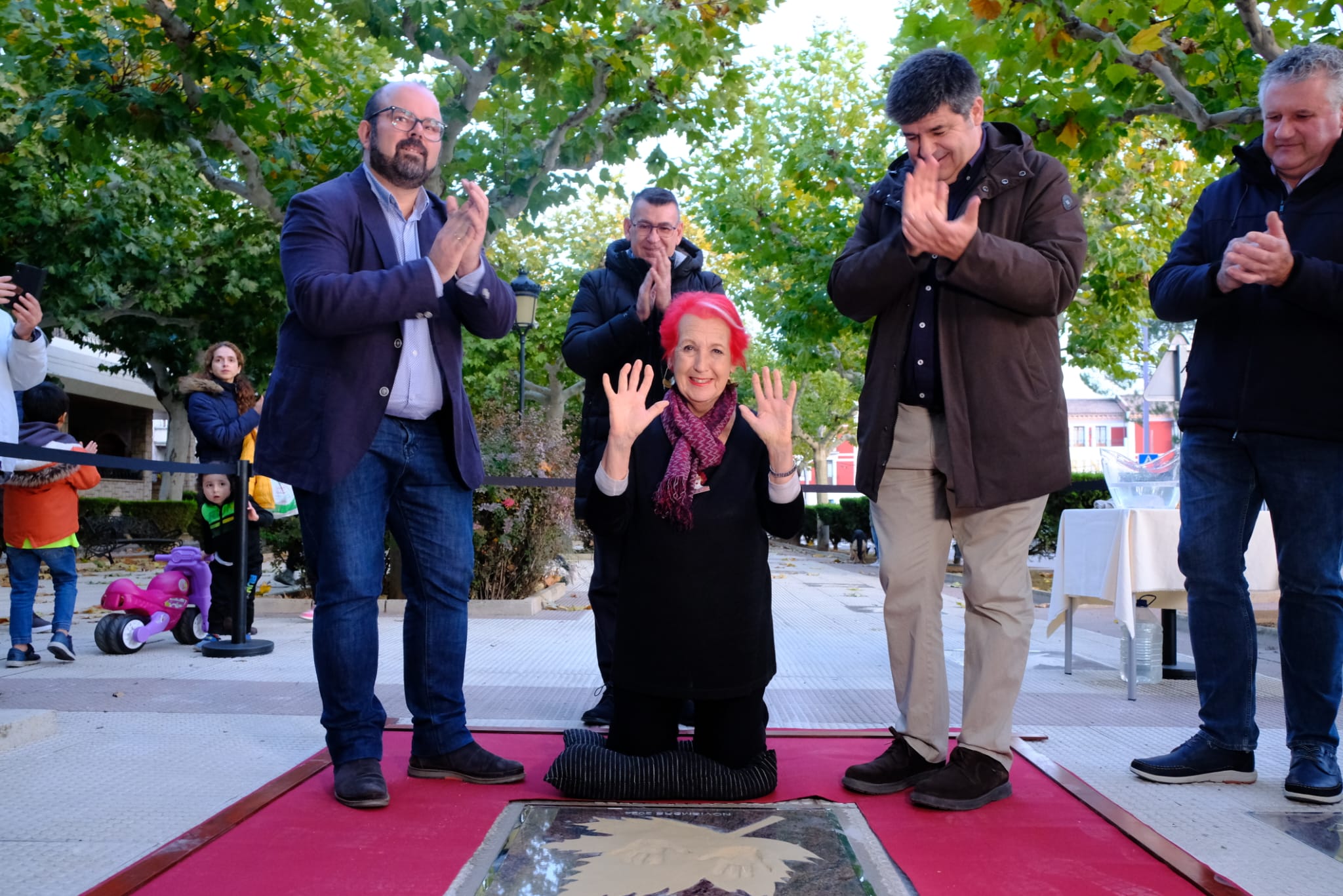 Rosa Maria Calaf tras imponer sus manos en el Paseo de las Estrellas de Carinena 1