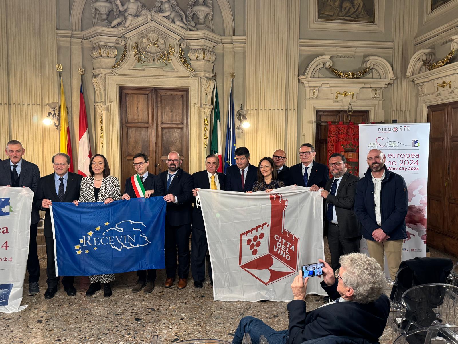 El Ayuntamiento de Casale Monferrato Italia acogio el acto de relevo de responsabilidades de la Ciudad Europea del Vino 2025 a Carinena 3