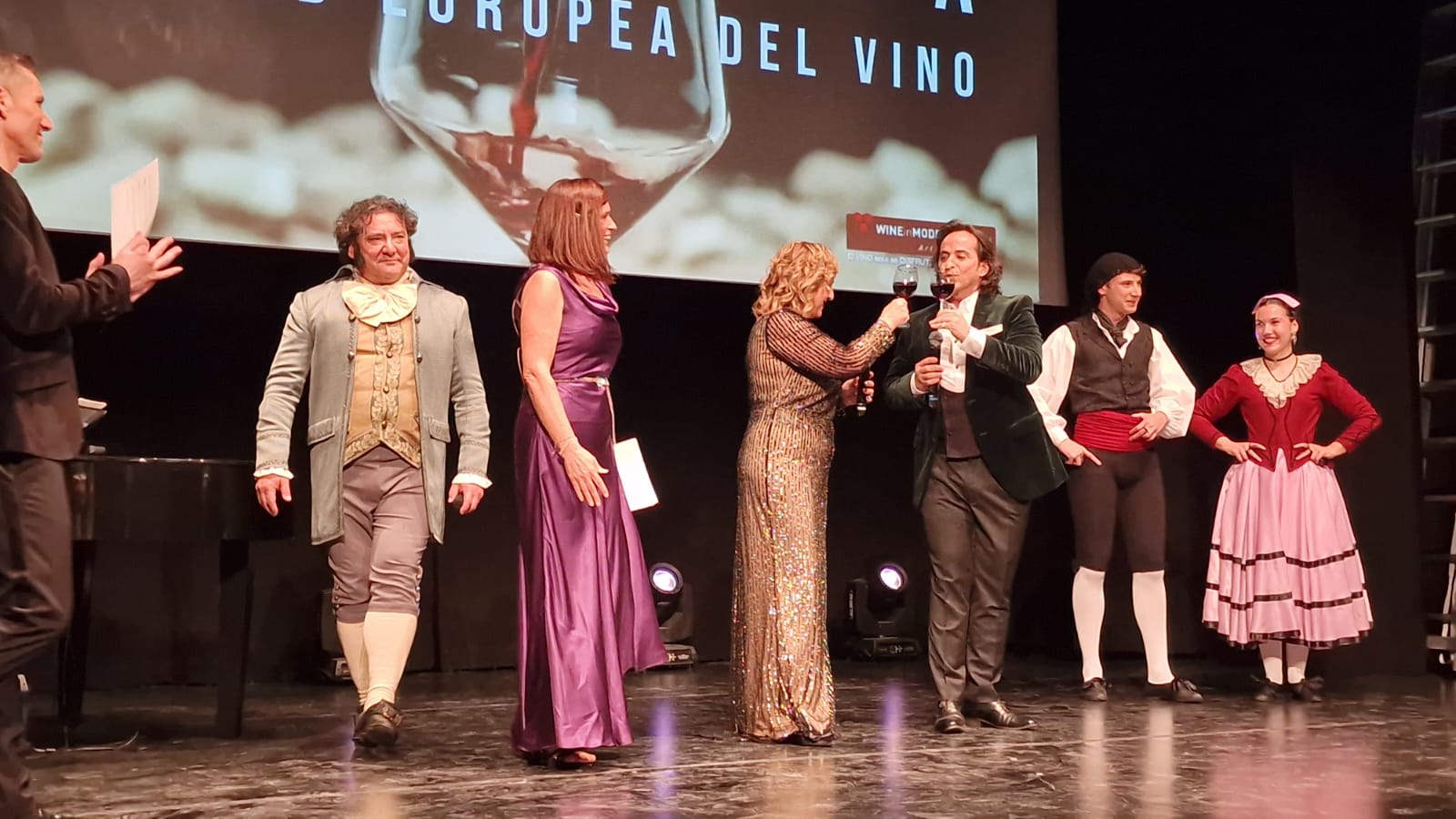 Brindis final de la gala 1