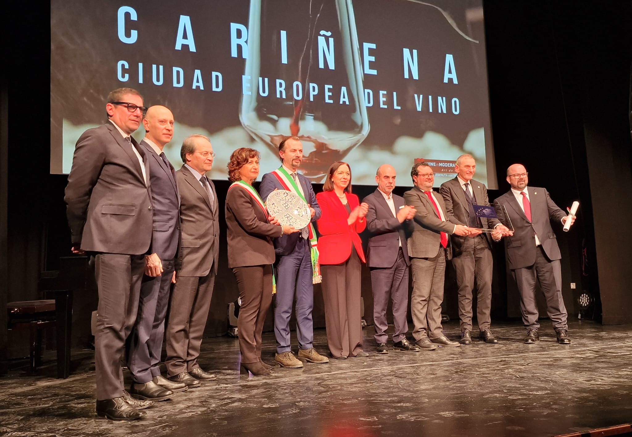 Representantes de ciudades europeas en la gala inaugural de Carinena Ciudad Europa del Vino 2