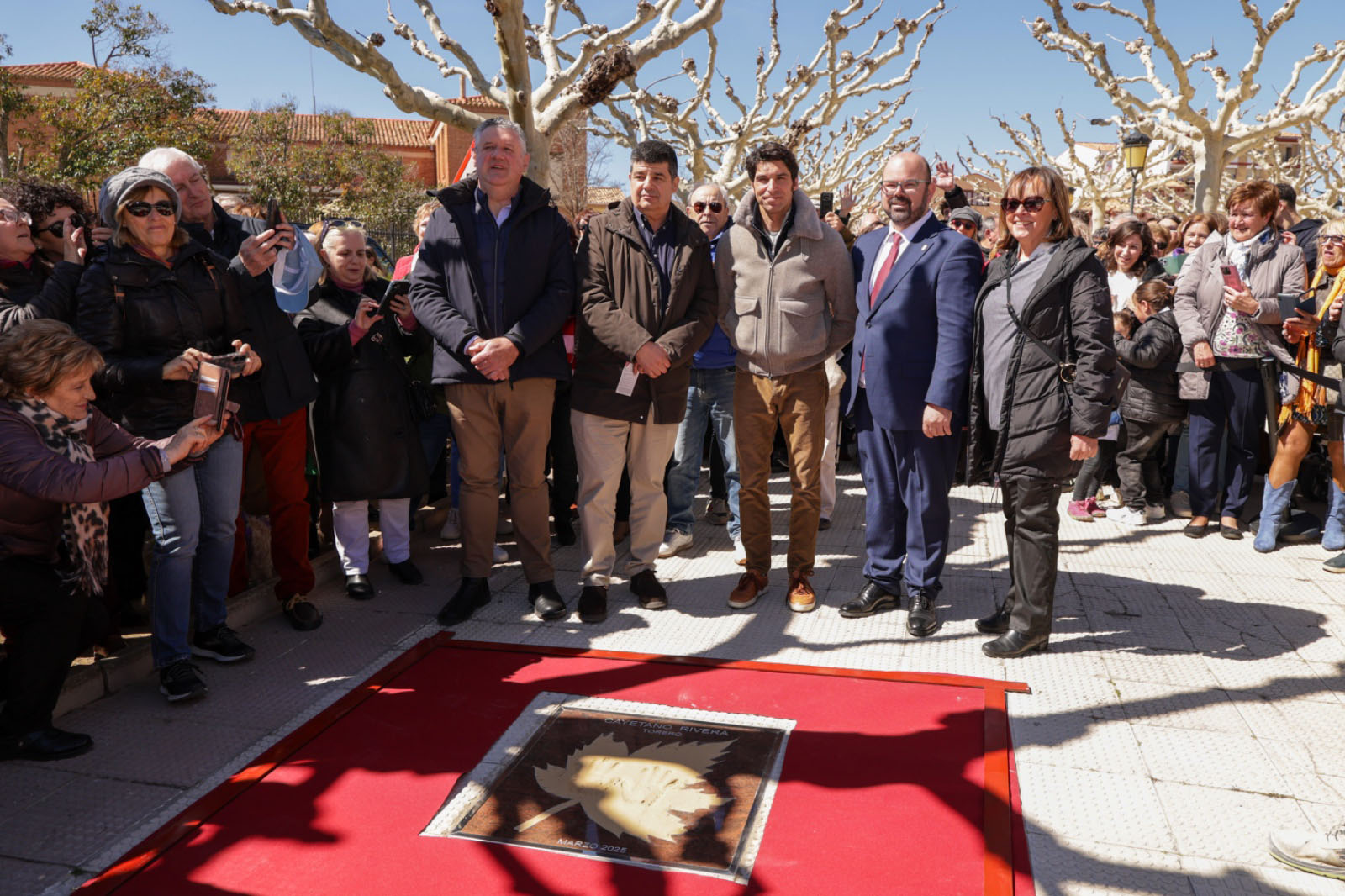 Imposicion de manos de Cayetano en el Paseo de las Estrellas de Carinena 3