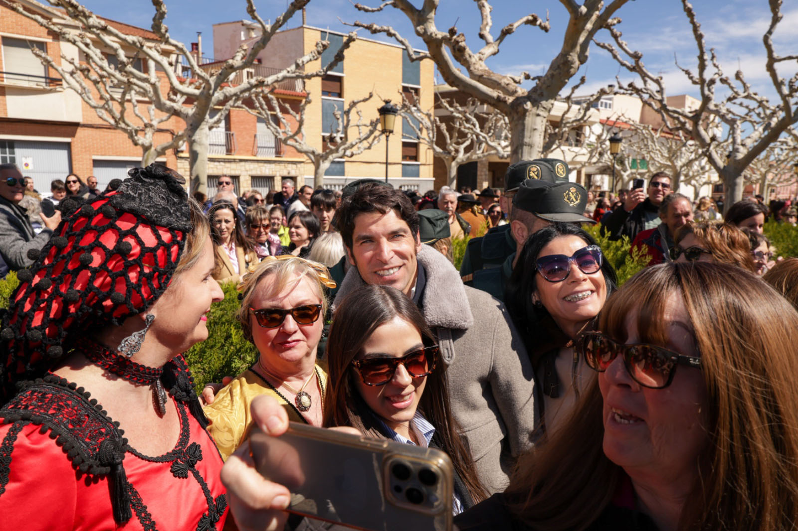 Imposicion de manos de Cayetano en el Paseo de las Estrellas de Carinena 4