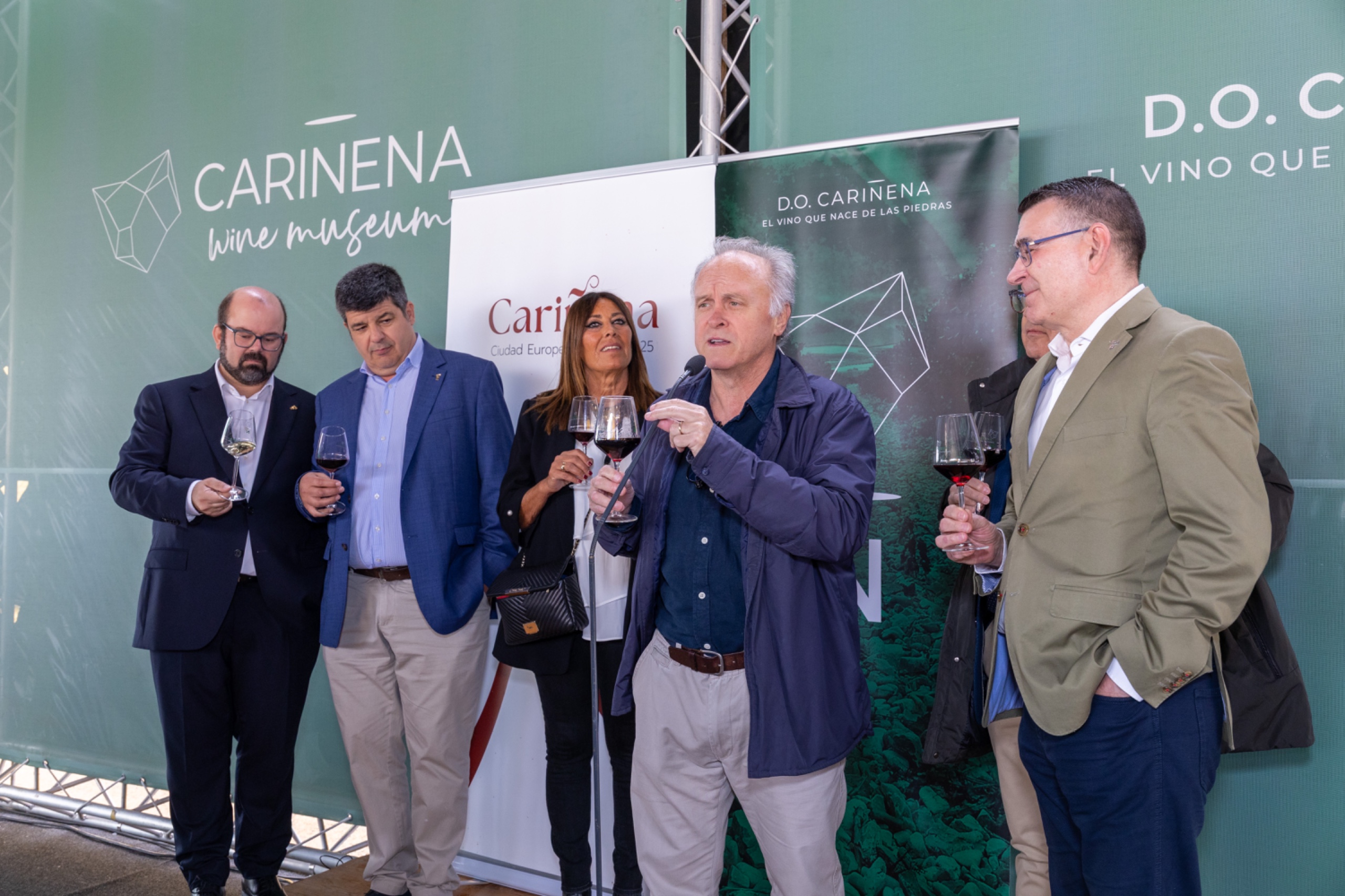 El futbolista Miguel Pardeza ha dirigido el brindis de celebracion del Dia Vino D.O. en la Denominacion de Origen Carinena FOTO ROSS LECCA MAASZOOM