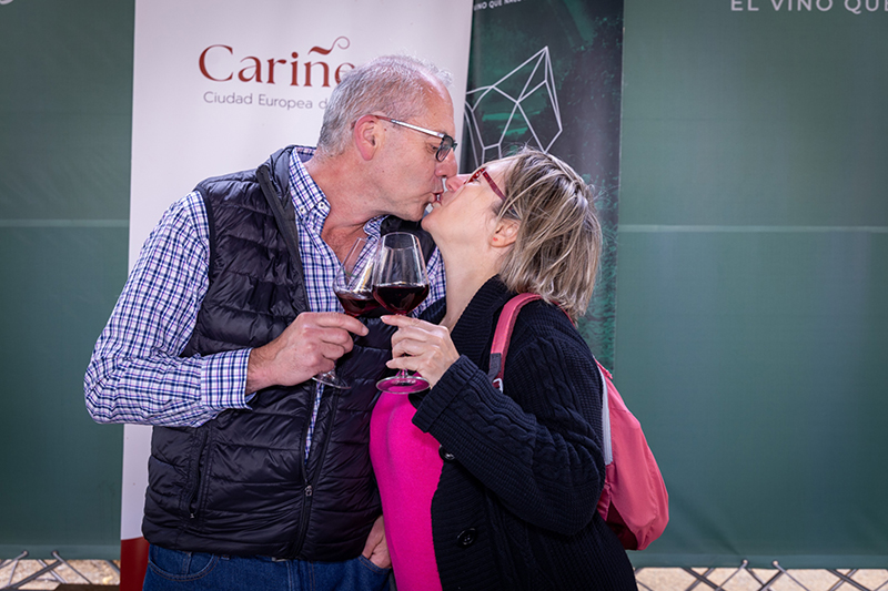 Miguel Pardeza con su esposa en el brindis del Dia Vino D.O. en Carinena FOTO ROSS LECCA MAASZOOM