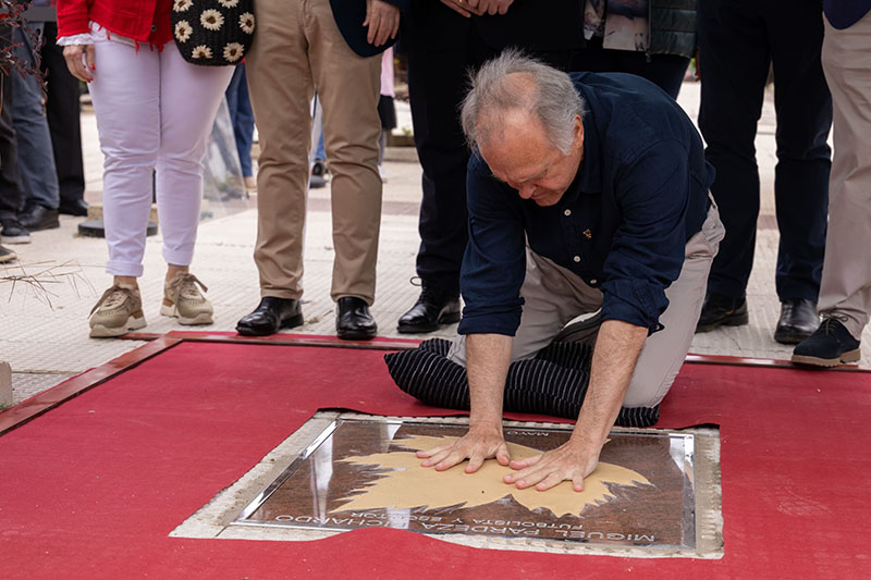 Miguel Pardeza ha impuesto sus manos en el Paseo de las Estrellas 2 FOTO ROSS LECCA MAASZOOM