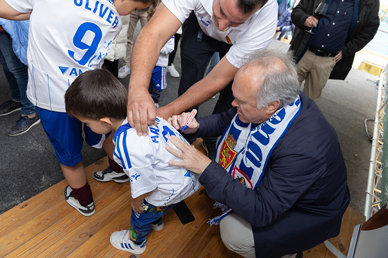 Miguel Pardeza ha visitado Carinena en el 30 aniversario del triunfo del Real Zaragoza en la Recopa de Europa FOTO ROSS LECCA MAASZOOM