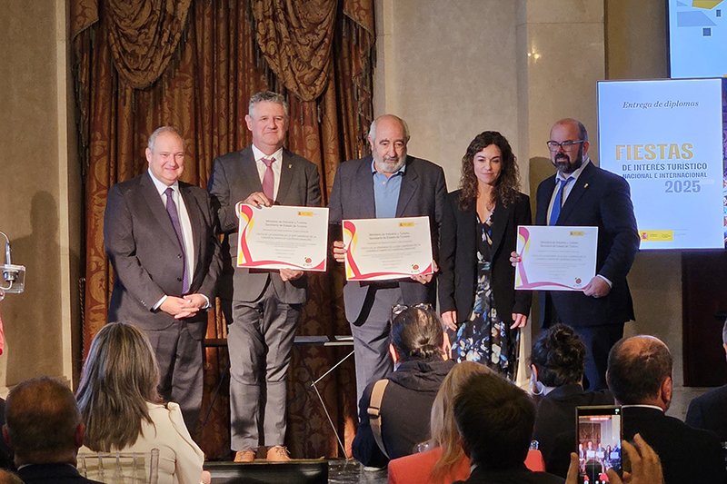 La Fiesta de la Vendimia de Cariñena recibe el diploma de Interés Turístico Nacional en una ceremonia en el Teatro Real
